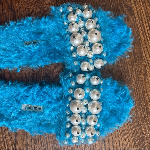 GORGEOUS Turquoise Miu Miu Blue Faux Fur Slides Sandals w/Pearls 9.5 - Picture 9 of 10